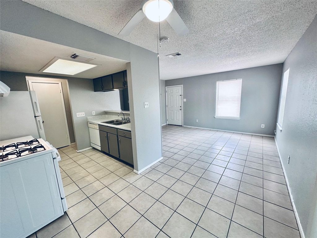 5305 Woodland Oaks Ct - Photo 0