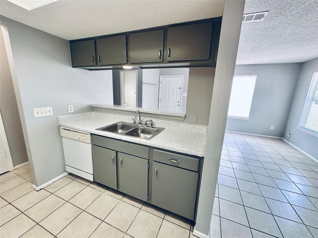 5305 Woodland Oaks Ct - Photo 2
