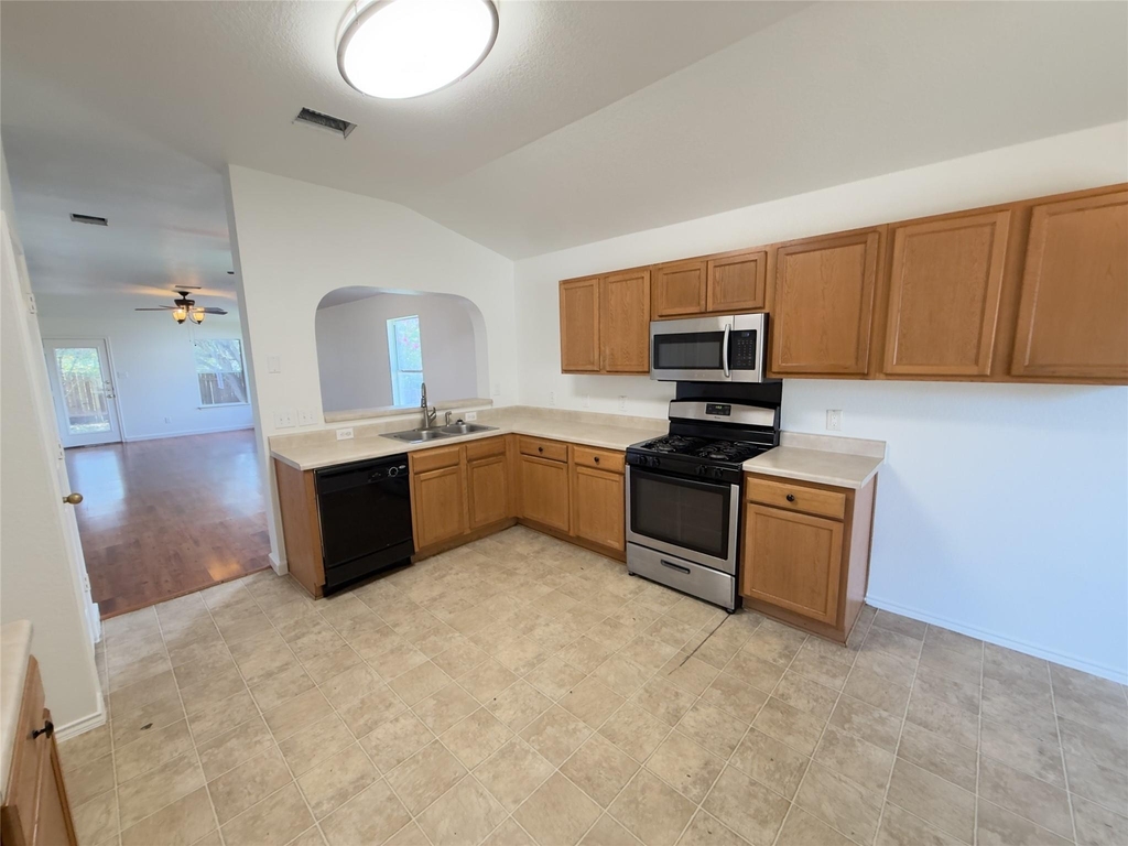 339 Oxford Dr - Photo 3