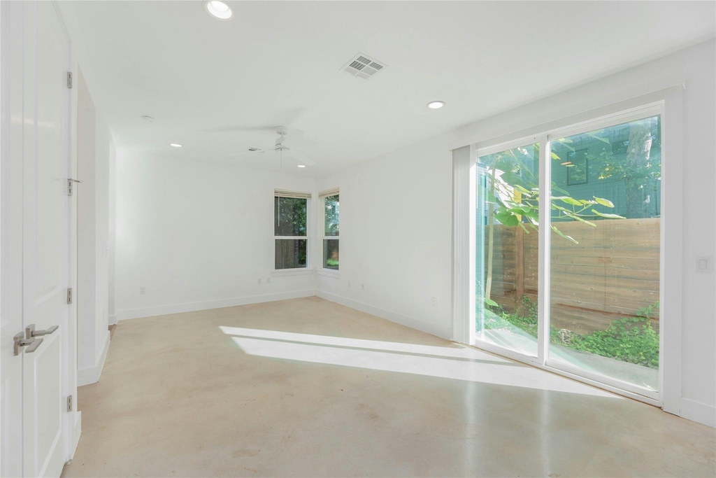 1114 Walton Ln - Photo 10
