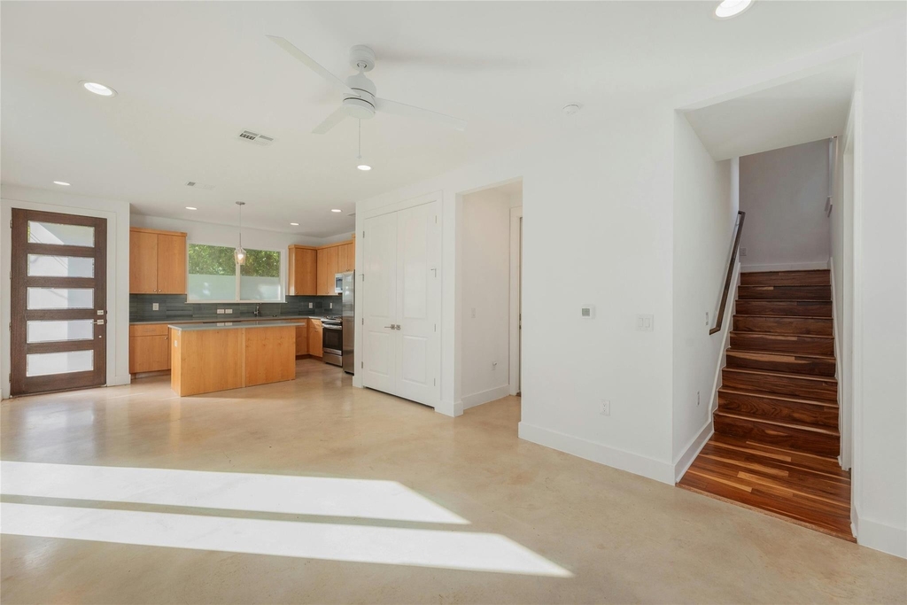 1114 Walton Ln - Photo 12