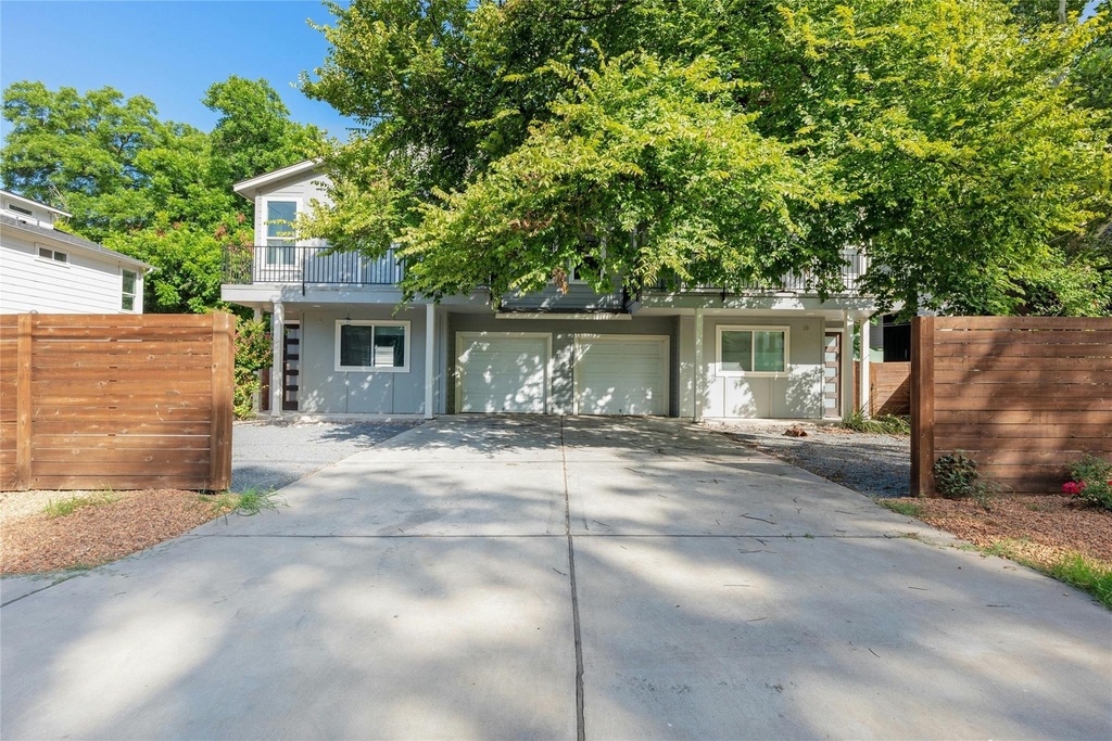 1114 Walton Ln - Photo 3