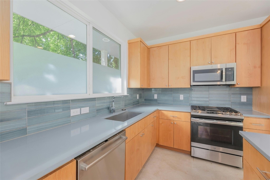 1114 Walton Ln - Photo 8