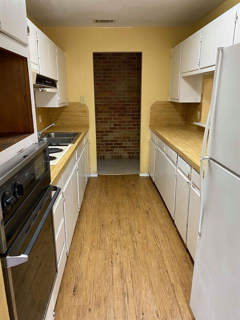 1014 Bois D Arc St - Photo 2