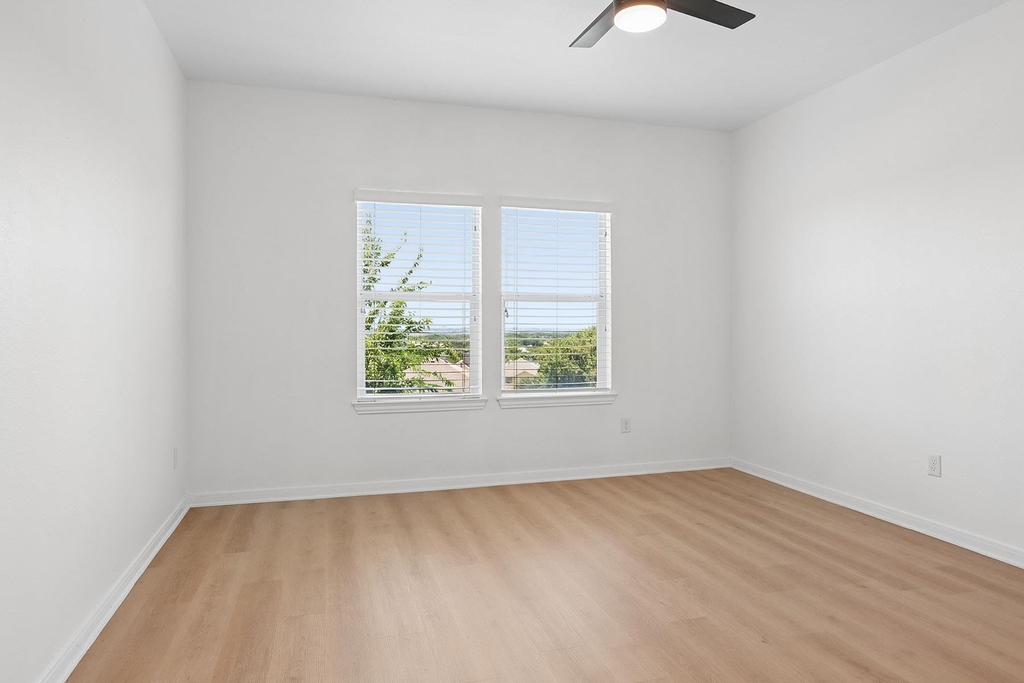 1385 Red Stag Pl - Photo 14