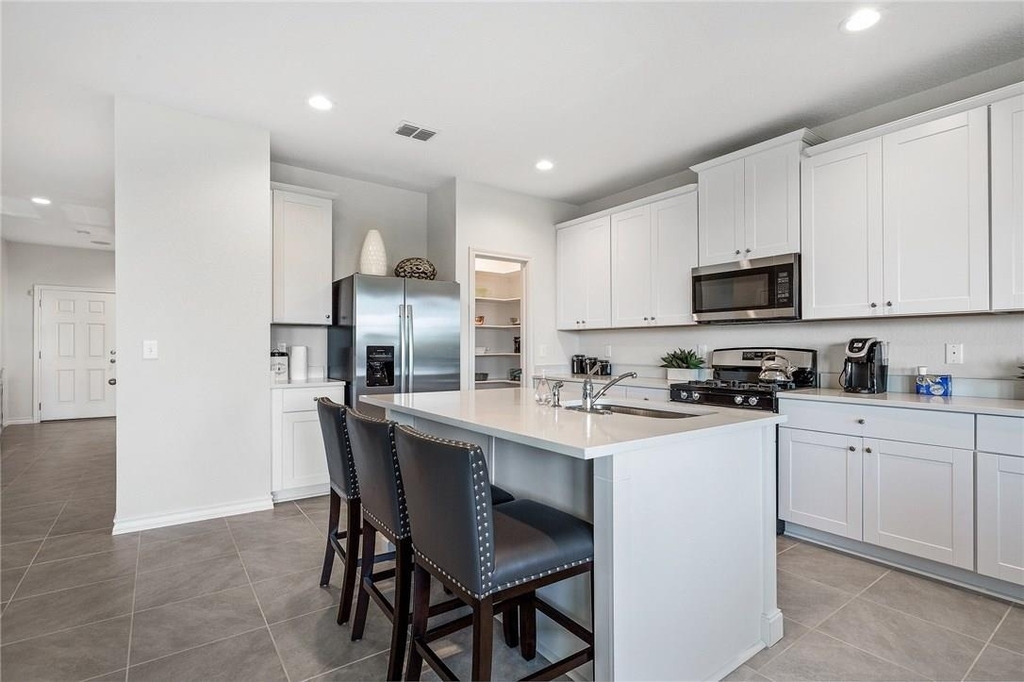 1356 Eagle Ridge Trl - Photo 0