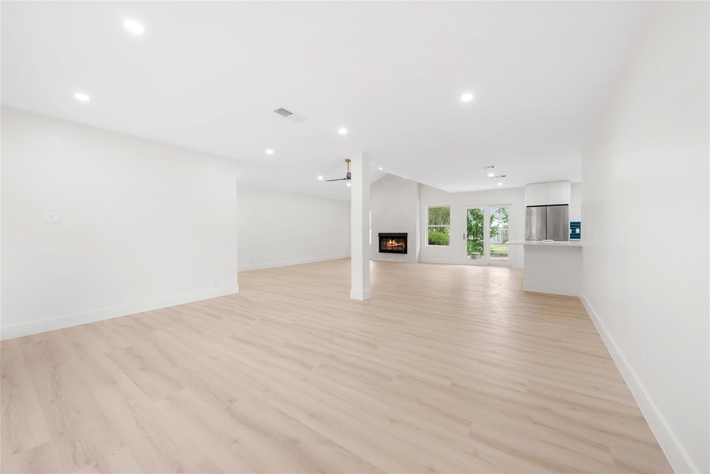 1403 Creekview Dr - Photo 7