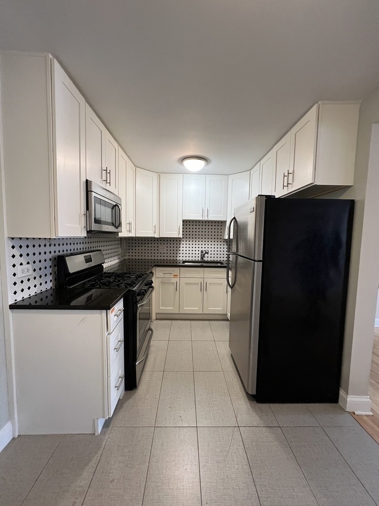 2400 W Balmoral Avenue - Photo 6