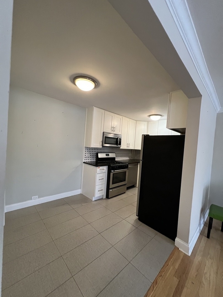 2400 W Balmoral Avenue - Photo 7