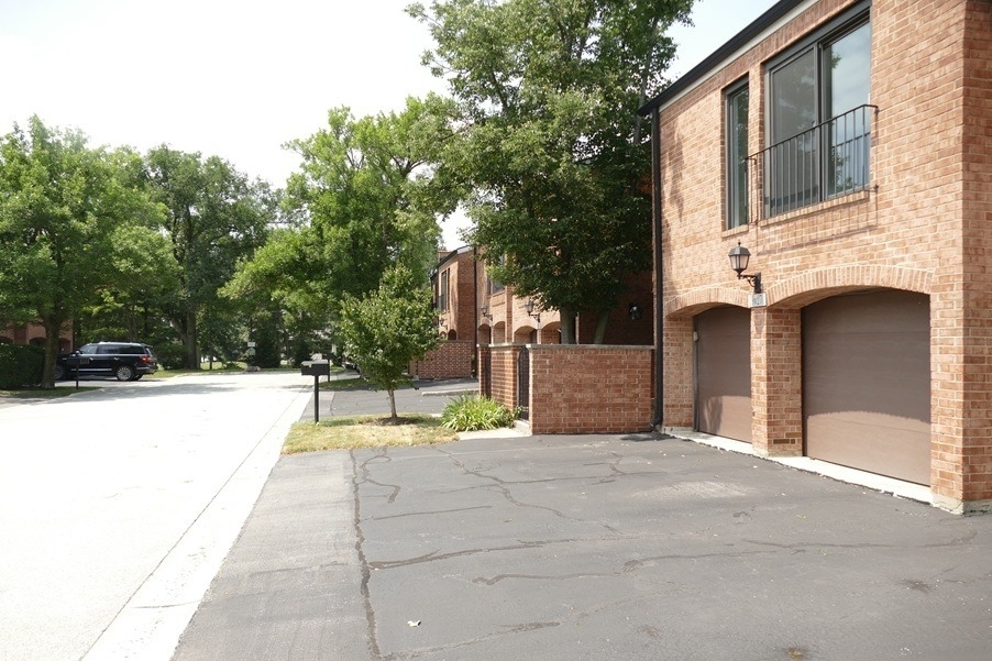 19w270 Governors Trail - Photo 43