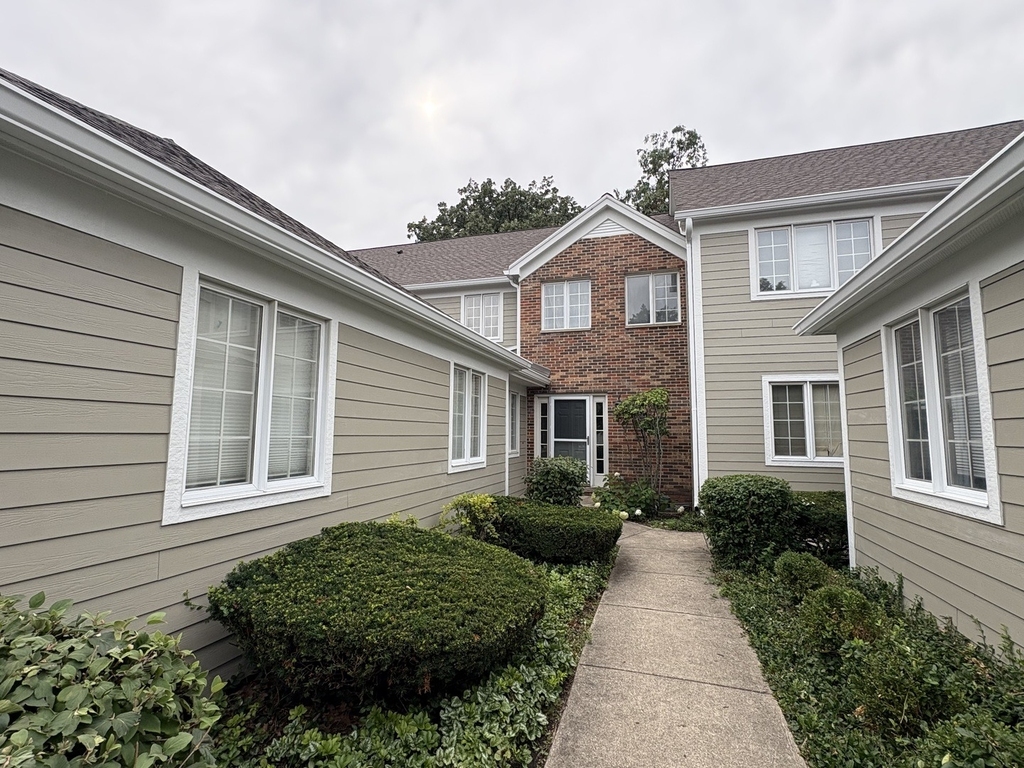 805 Suffield Square - Photo 2