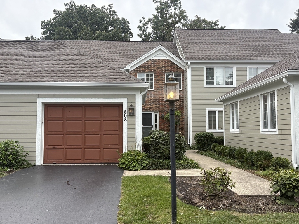 805 Suffield Square - Photo 0