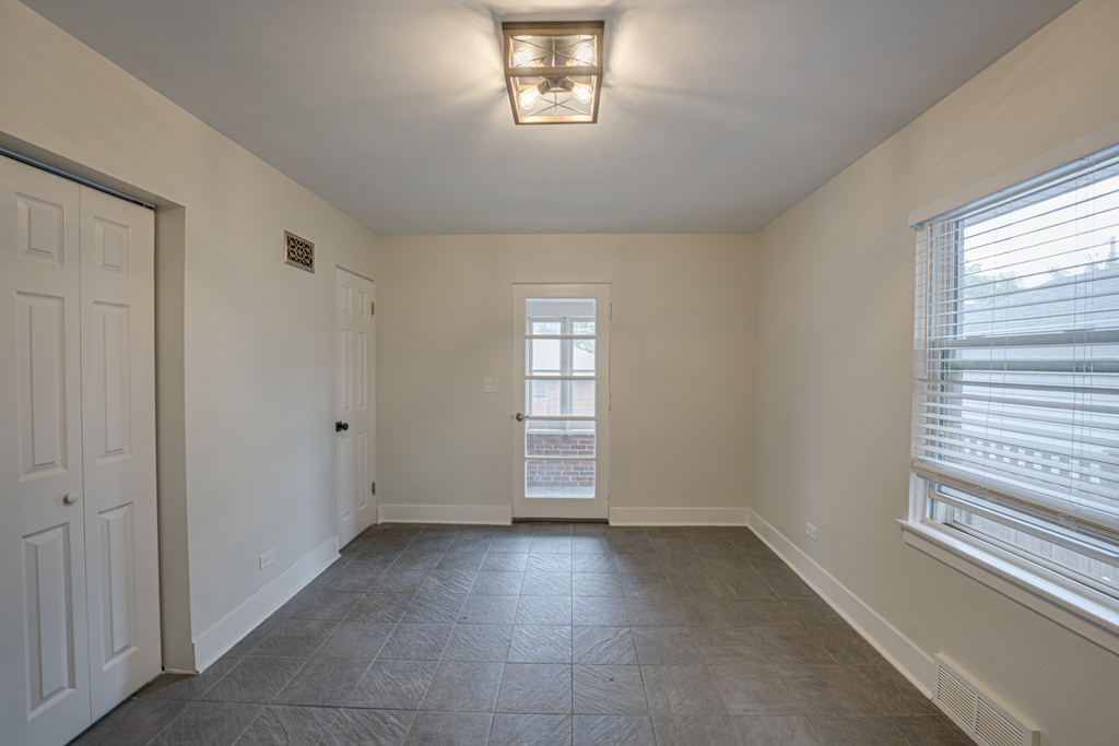 219 Spring Avenue - Photo 10
