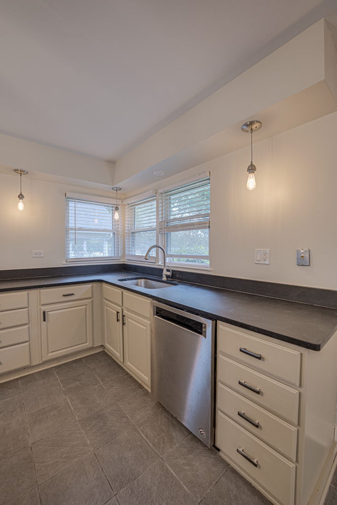 219 Spring Avenue - Photo 7