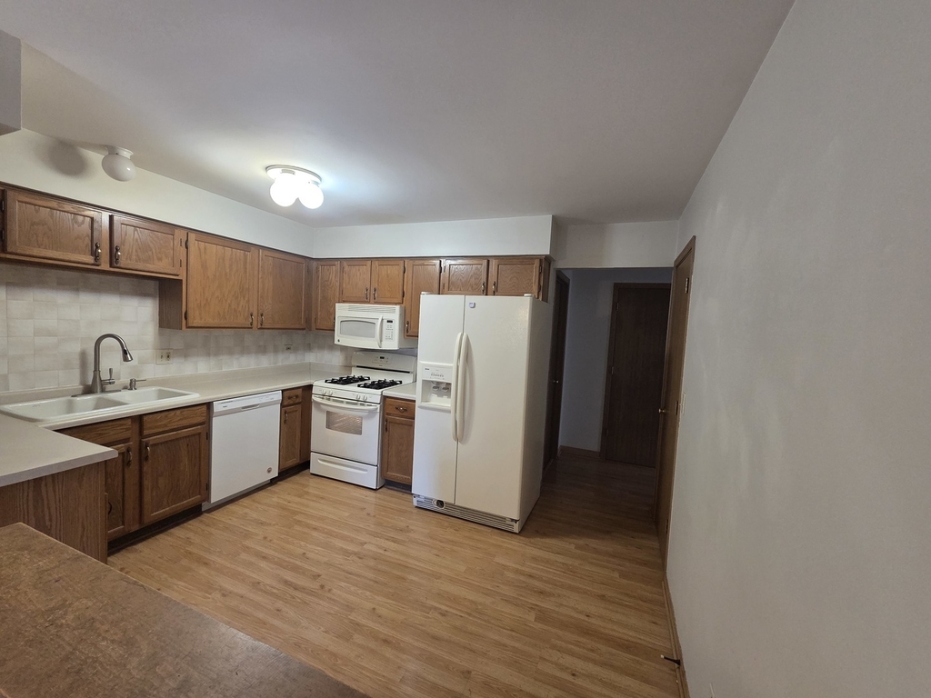 1485 Exeter Lane - Photo 4