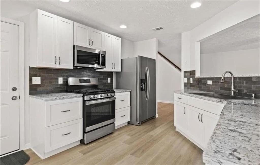 173 Village Trace - Photo 4