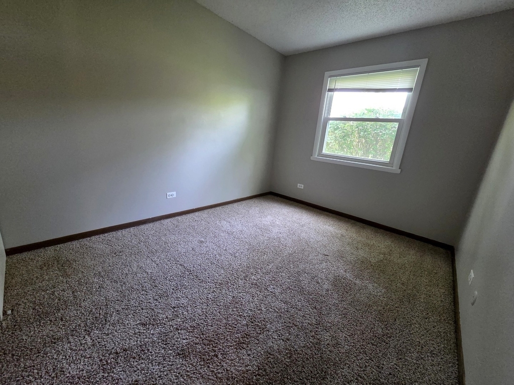 321 Joan Court - Photo 5