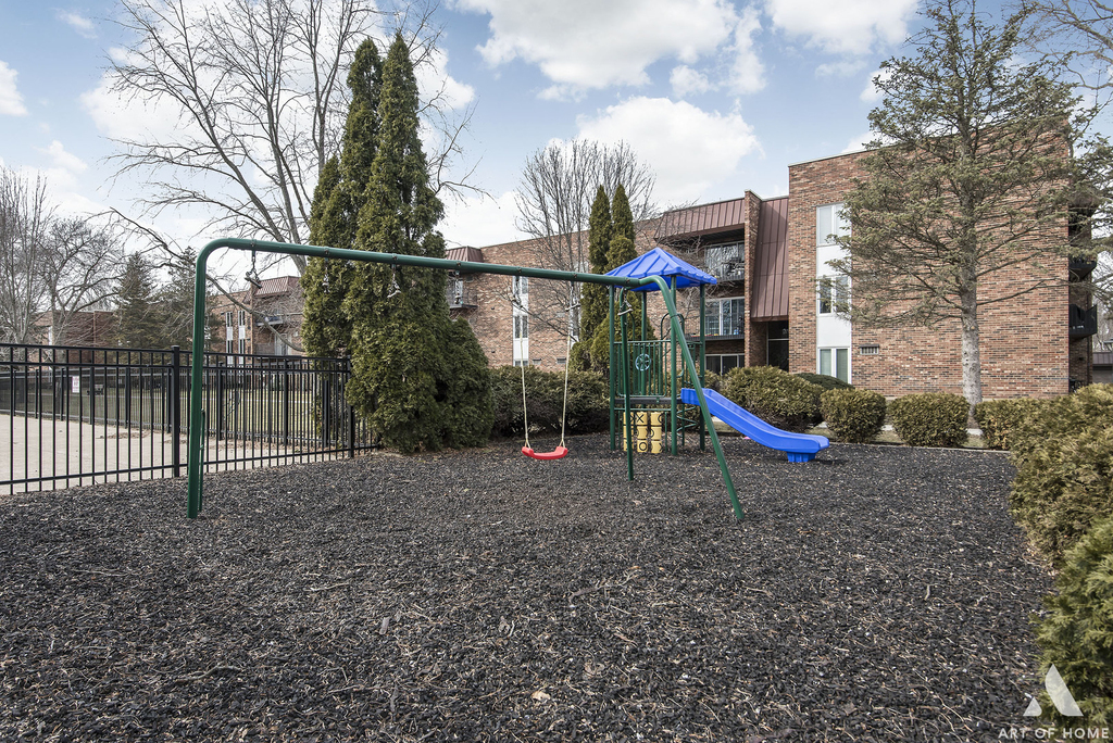 1049 W Ogden Avenue - Photo 26