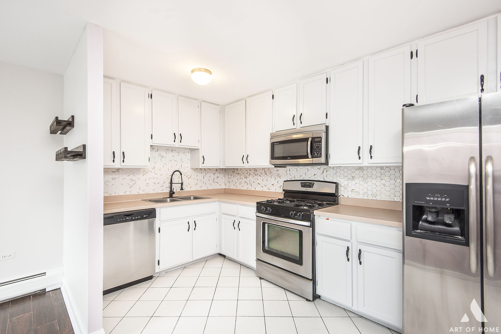 1049 W Ogden Avenue - Photo 7
