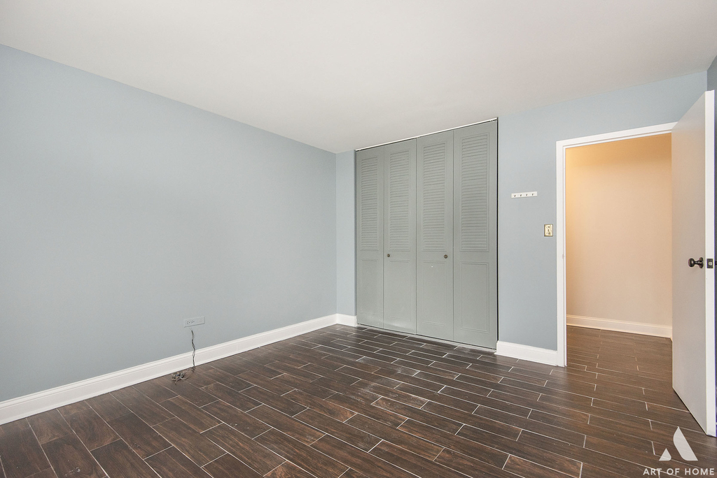 1049 W Ogden Avenue - Photo 14