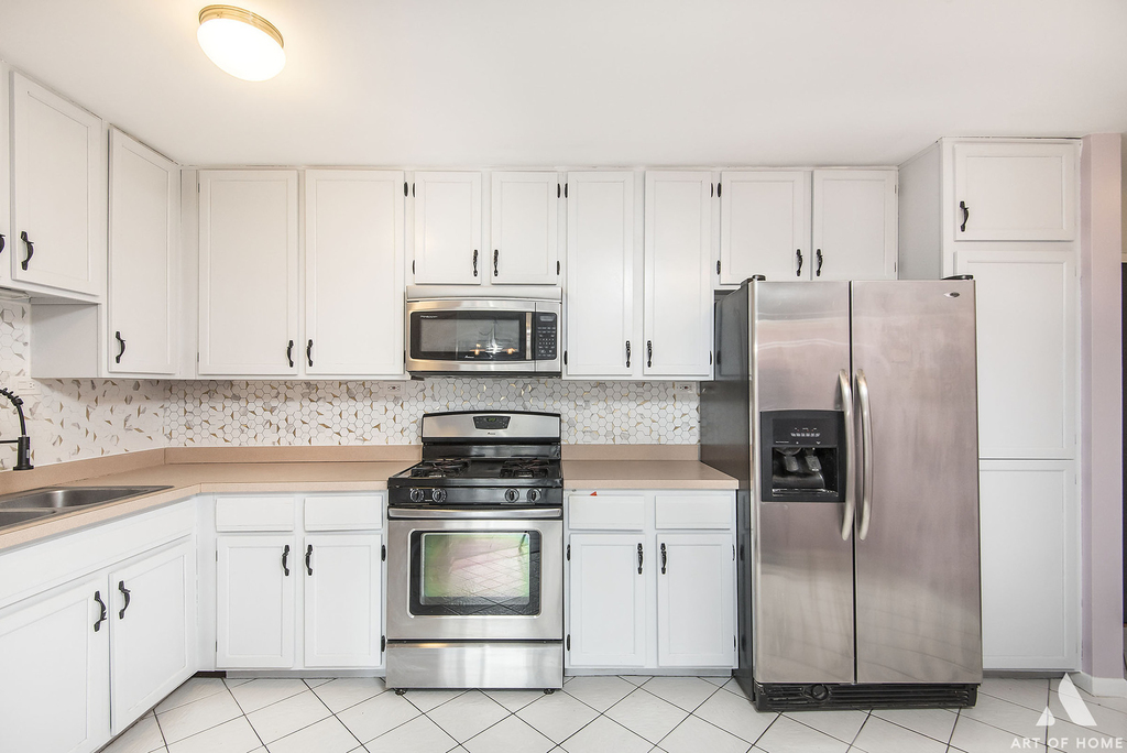 1049 W Ogden Avenue - Photo 6