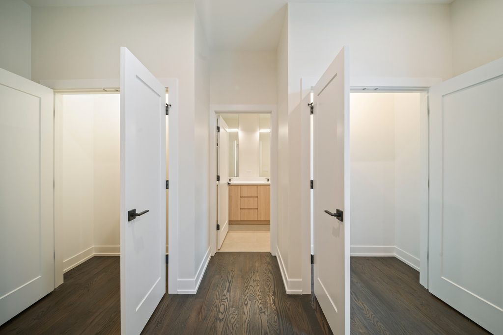 408 E 50th Place - Photo 9