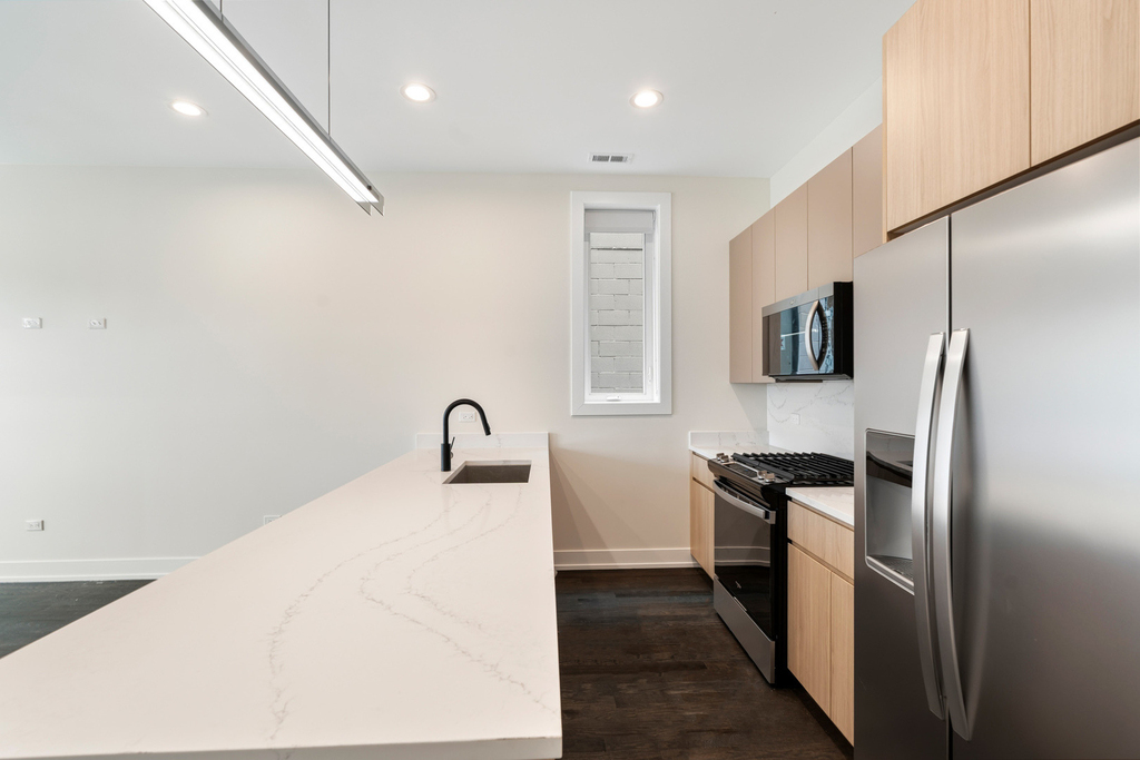 408 E 50th Place - Photo 5