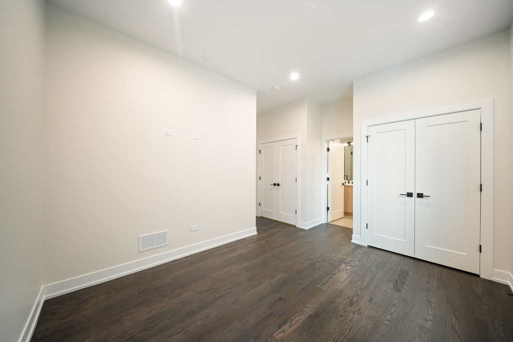 408 E 50th Place - Photo 8