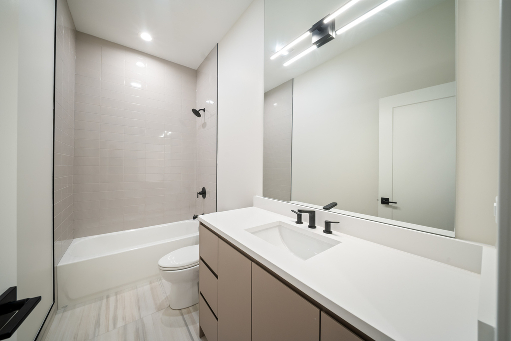 408 E 50th Place - Photo 13
