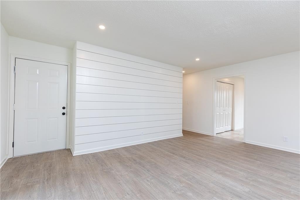 1604 Walker Street Se - Photo 4