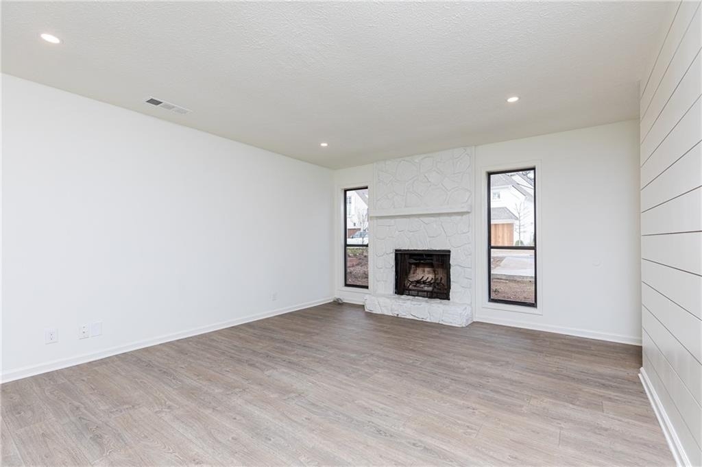 1604 Walker Street Se - Photo 2