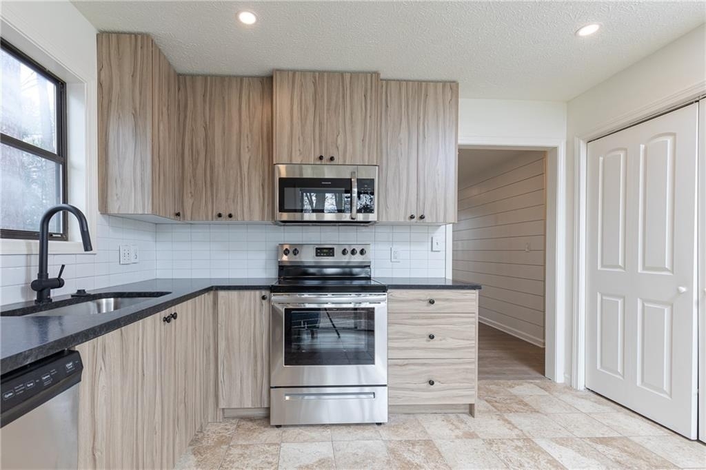1604 Walker Street Se - Photo 8