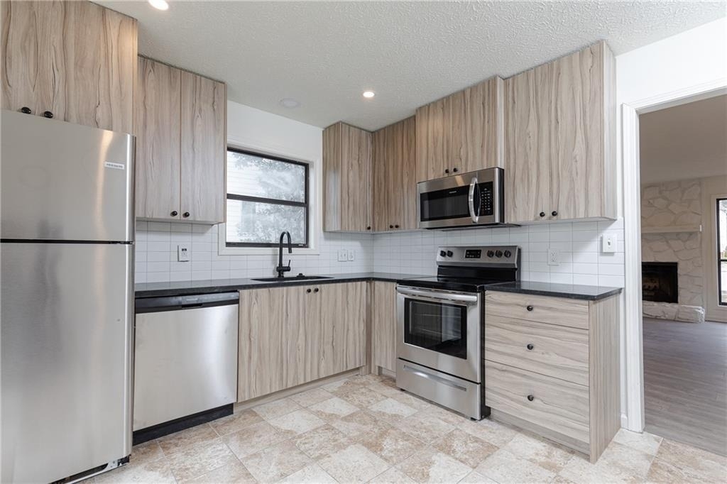 1604 Walker Street Se - Photo 6