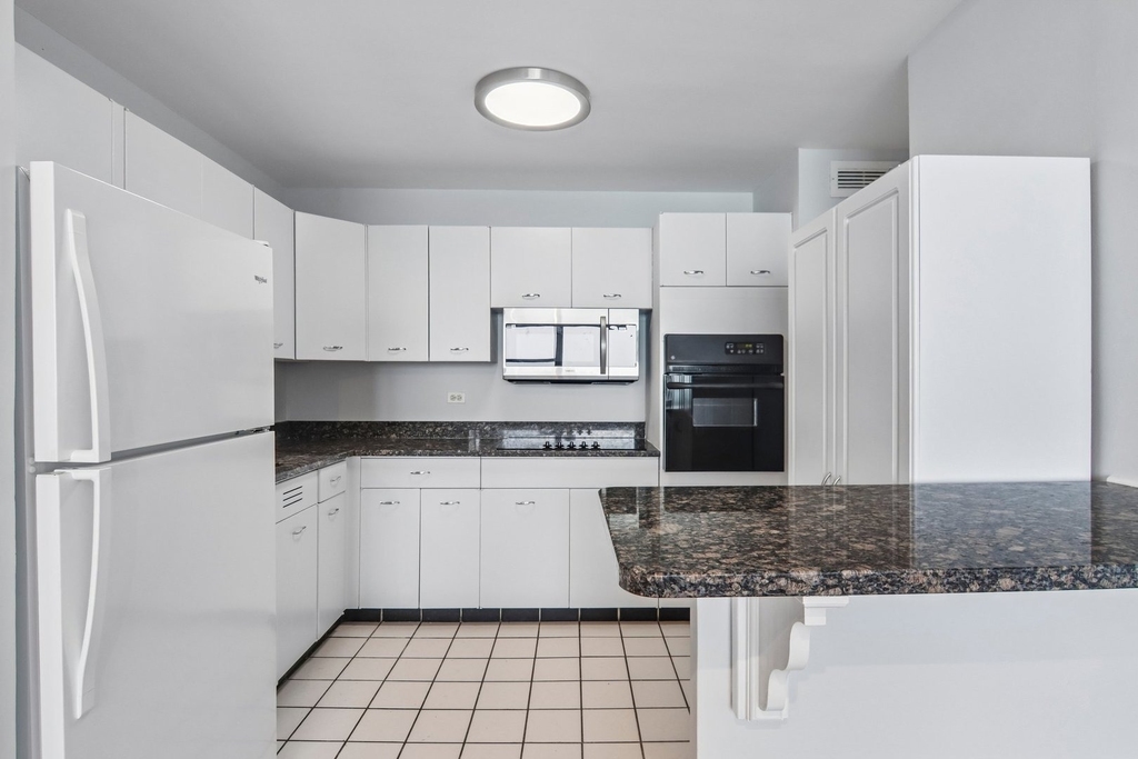 6301 N Sheridan Road - Photo 9