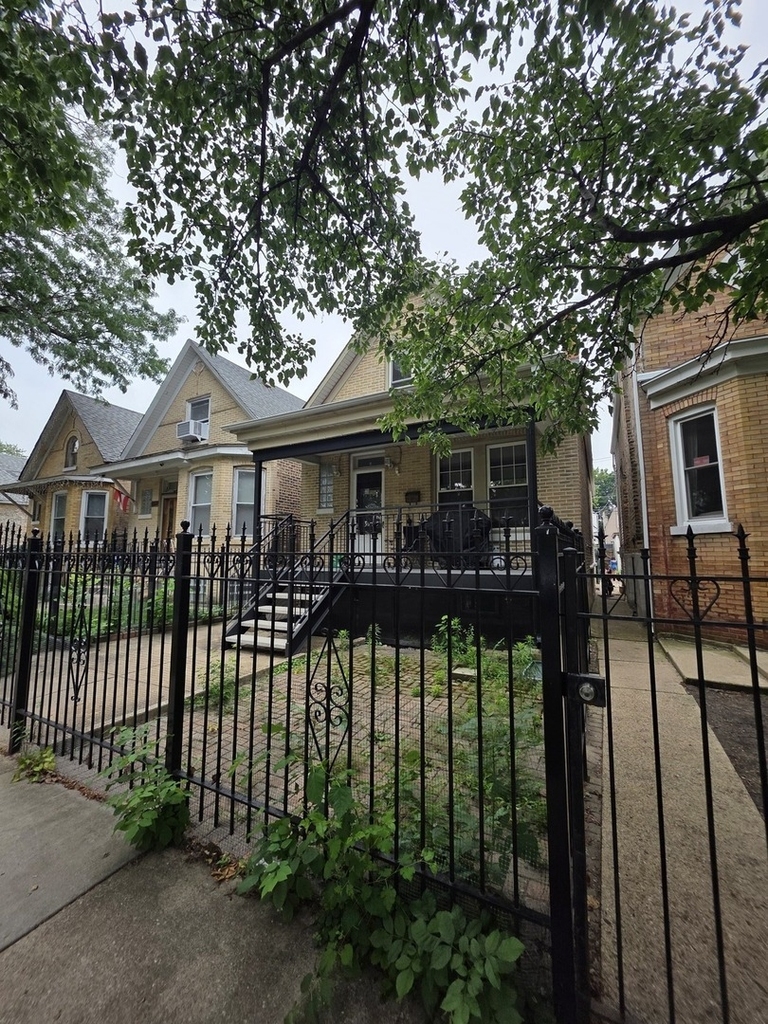 3419 W Beach Avenue - Photo 1