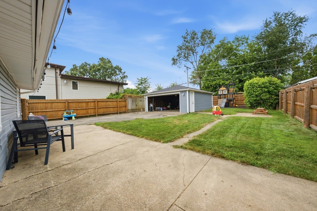 1907 Cora Street - Photo 2