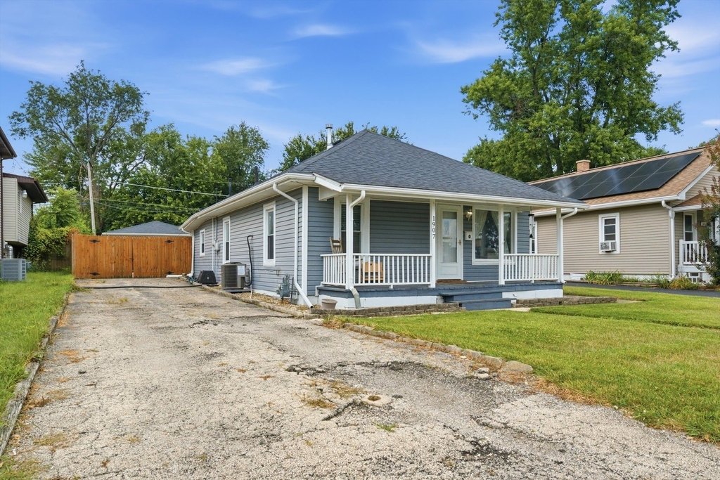 1907 Cora Street - Photo 3
