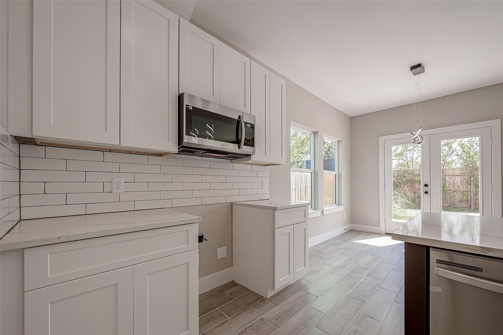 8128 Chateau Street - Photo 17