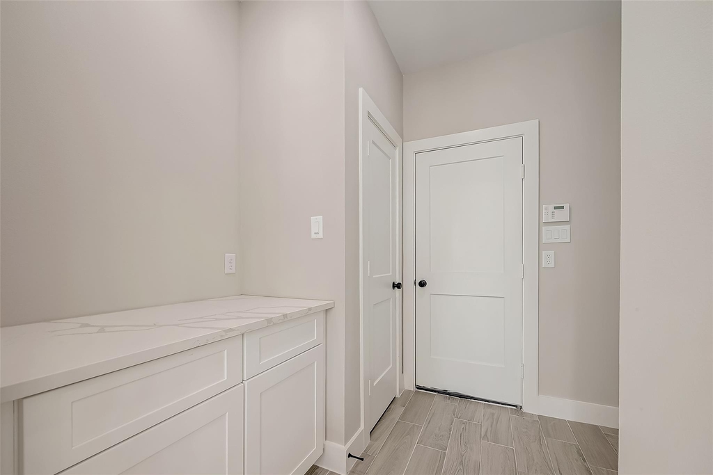 8128 Chateau Street - Photo 20