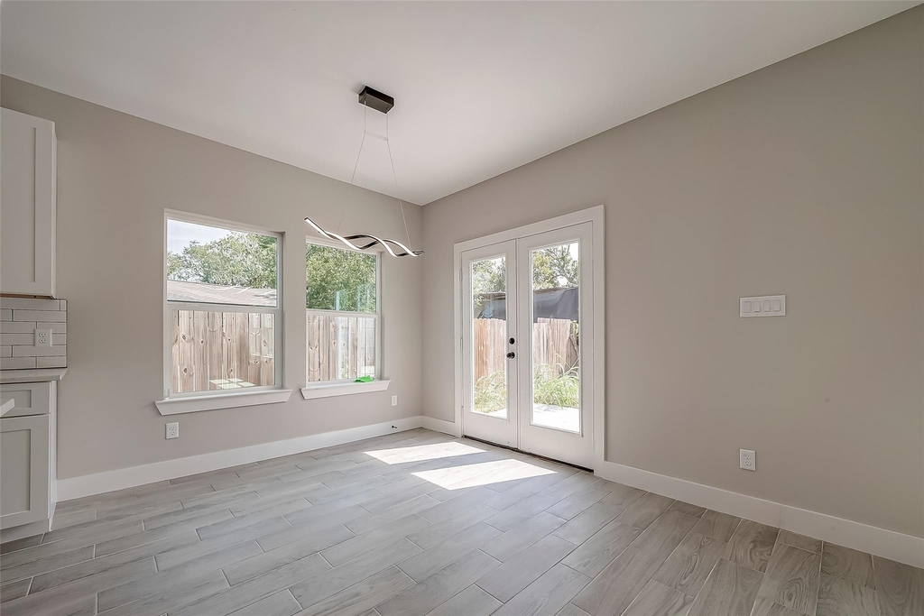 8128 Chateau Street - Photo 12