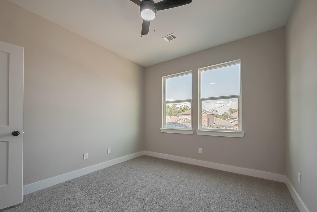 8128 Chateau Street - Photo 31