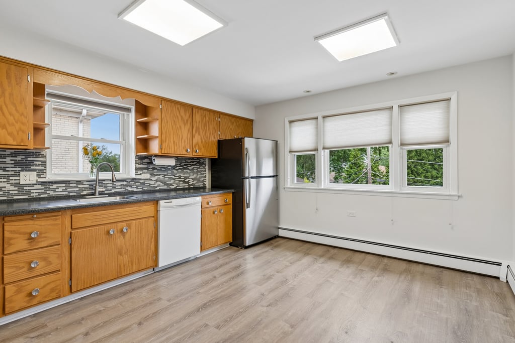 915 N Northwest Highway - Photo 2