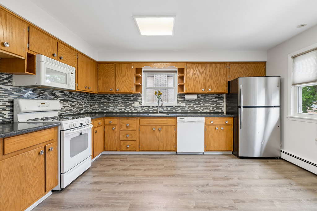 915 N Northwest Highway - Photo 1