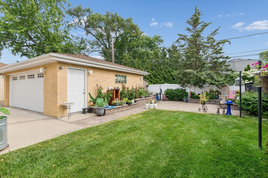 915 N Northwest Highway - Photo 10
