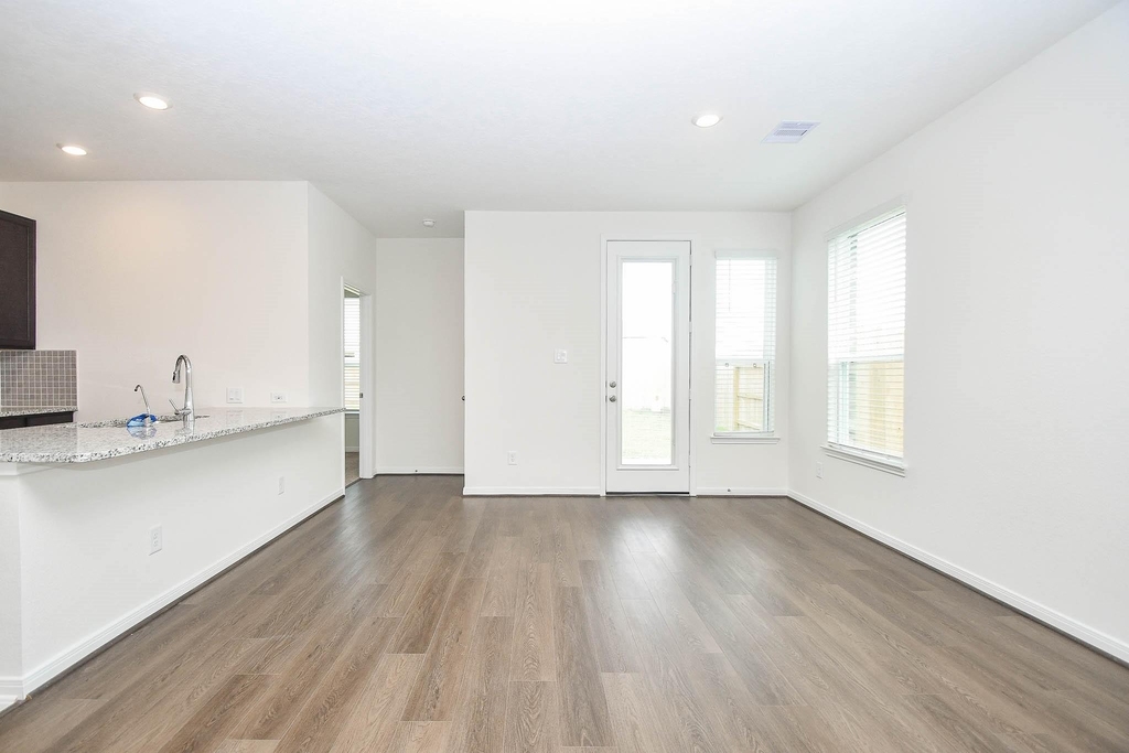 25230 Benroe Street - Photo 24