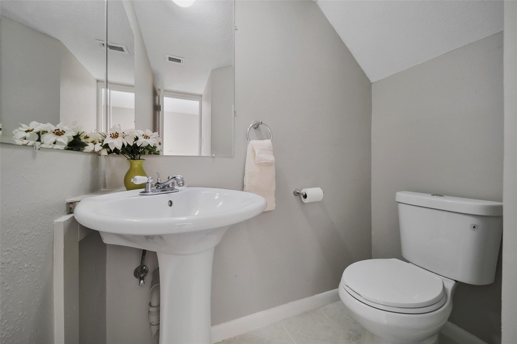 2100 Tanglewilde Street - Photo 6