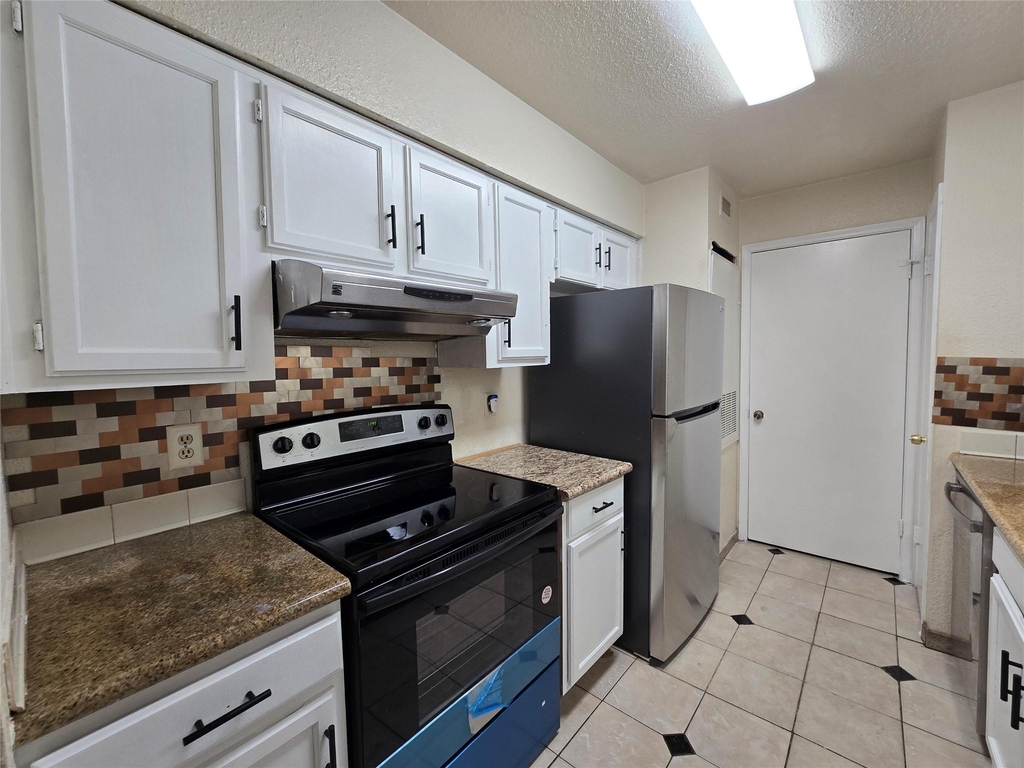 9797 Leawood Blvd - Photo 14