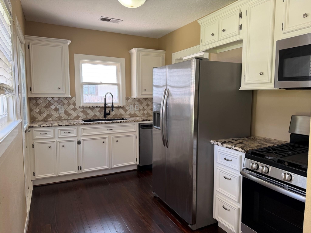 4109 De George Street - Photo 6