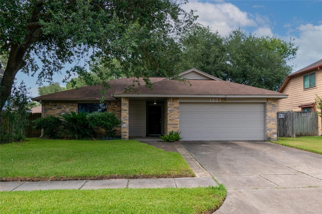1009 Wildwood Drive - Photo 0
