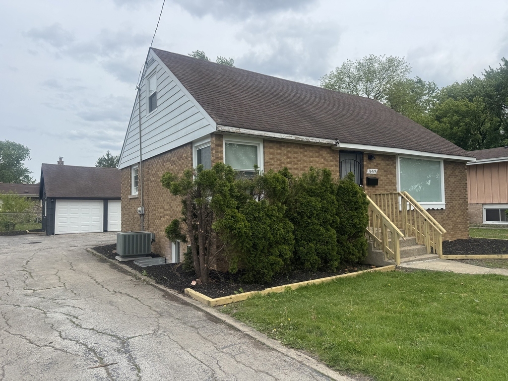 16439 Cottage Grove Avenue - Photo 2